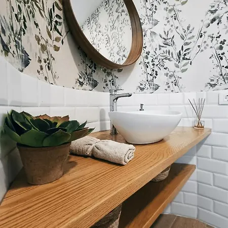 Charming & Sunny With Ocean View Апартаменти *