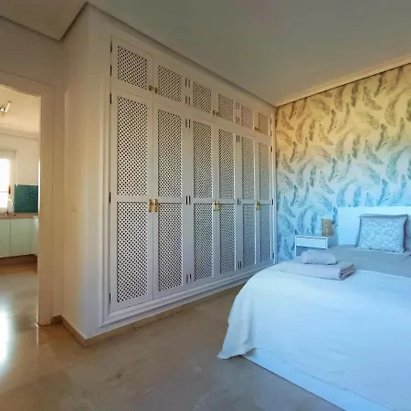 Charming & Sunny With Ocean View Apartman